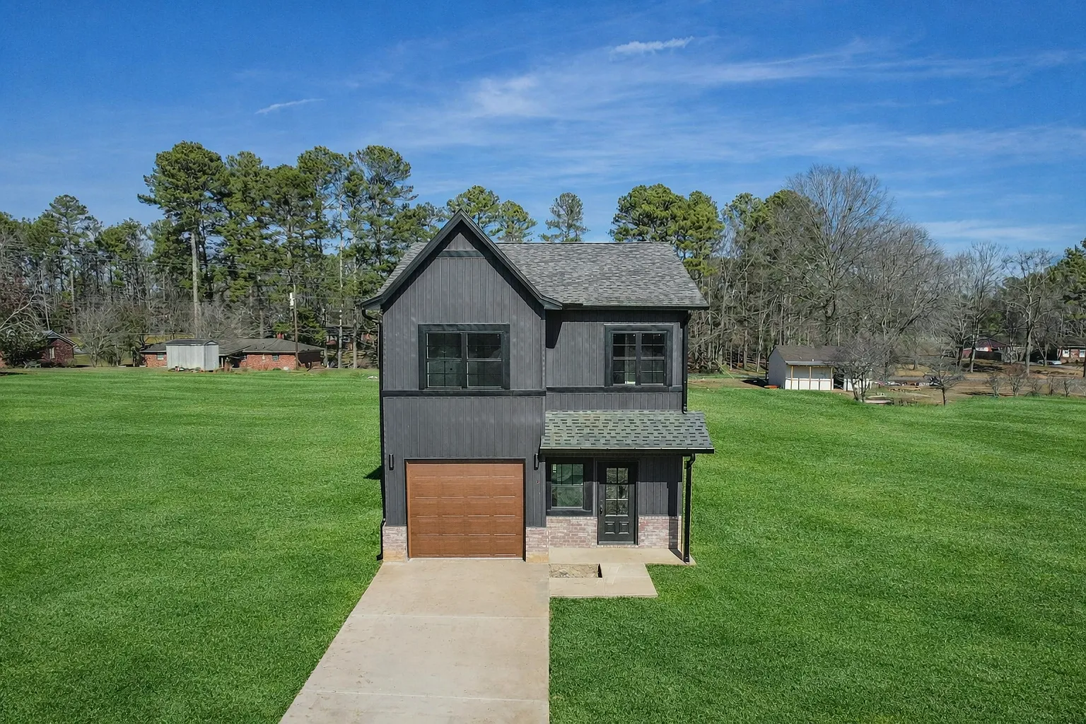 3 bed, 2.5 bath, 1550 sqft, $1,899 — Photo 1