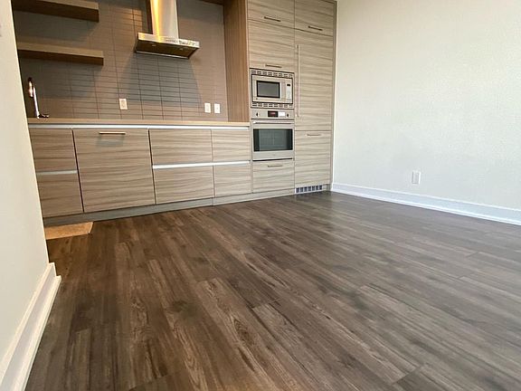 3rd image of 2221 Yonge St #2107