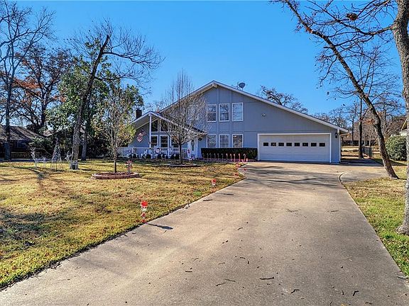 2nd image of 916 Kiowa Dr W