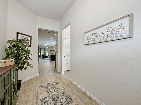 4th image of 208 Wooden Lodge Dr