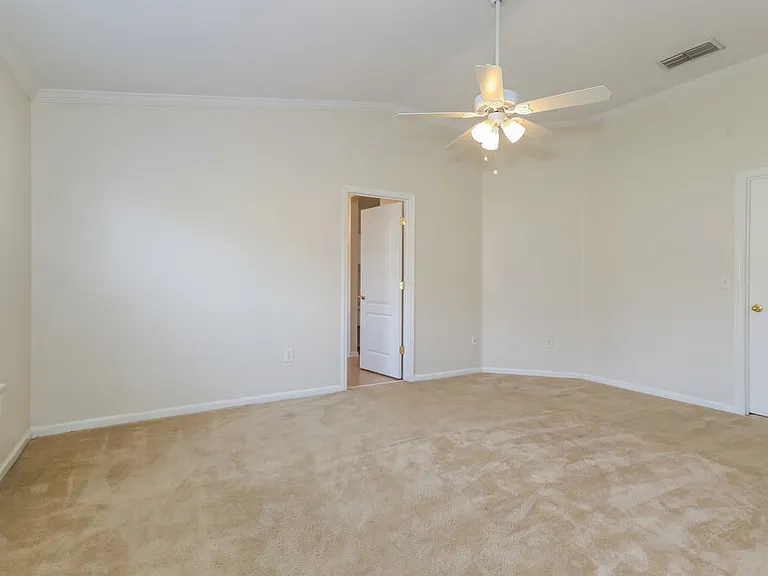 2732 Woodsdale Dr — Photo 8