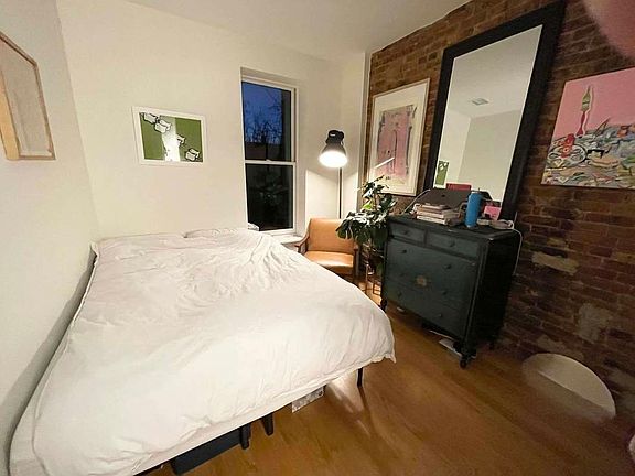 5th image of 1390 Bedford Ave #3