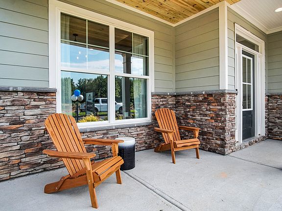 These photos are representative of this floor plan, but all options may not be available in every co