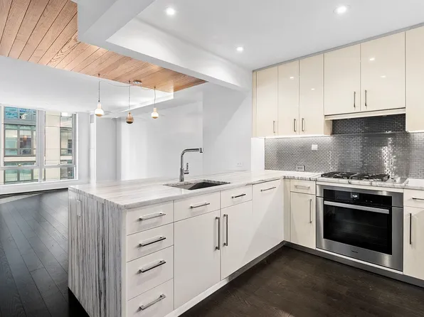 50 Riverside Blvd APT 7E, New York, NY 10069