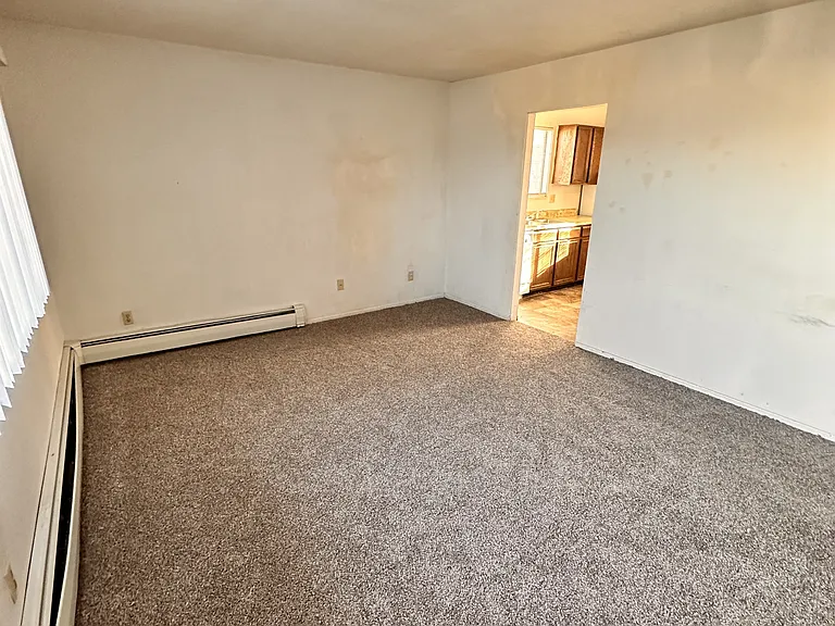 1316 Poplar Dr #4 — Photo 3