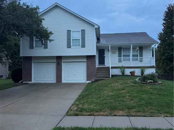 616 SE Battery Dr, Lees Summit, MO 64063