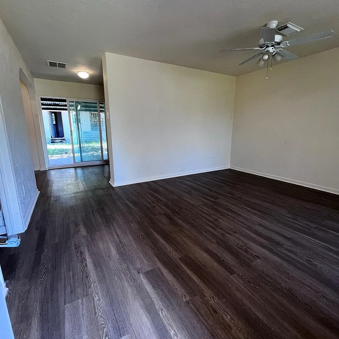 3 bed, 1.5 bath, 1377 sqft, $1,695 — Photo 3