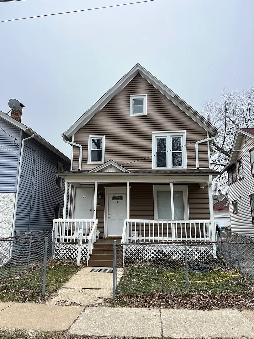 523 E Benton St photo 1