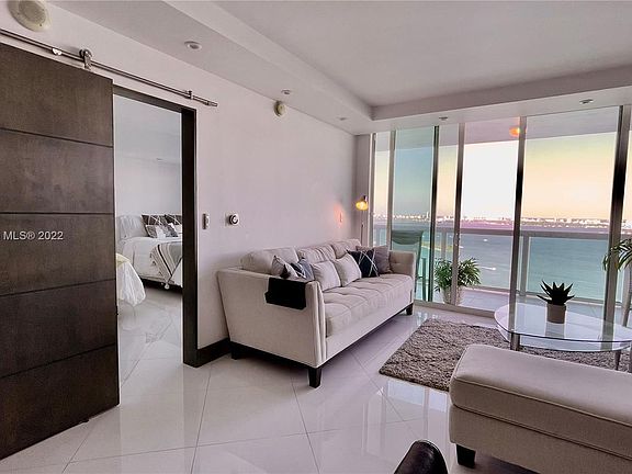 3rd image of 1800 N Bayshore Dr APT 3507