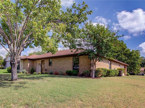 4th image of 901 La Porte Dr