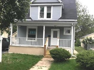 668 Bluff City Blvd, Elgin, IL 60120