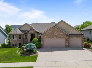 5520 N Summerland Dr, Appleton, WI 54913