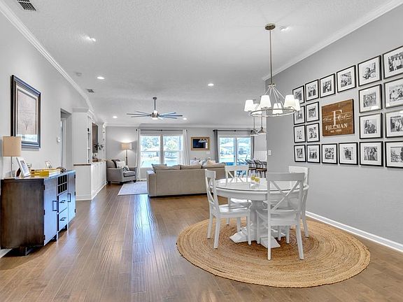4th image of 297 Pullman Cir