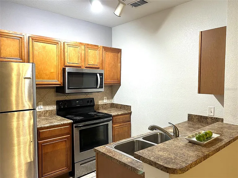 6137 Metrowest Blvd #307 — Photo 9