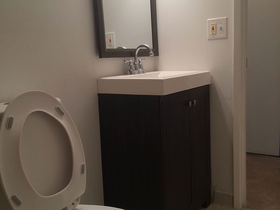1st image of 1406 Meadows Cir W