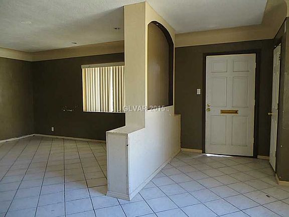 3rd image of 2300 Poplar Ave