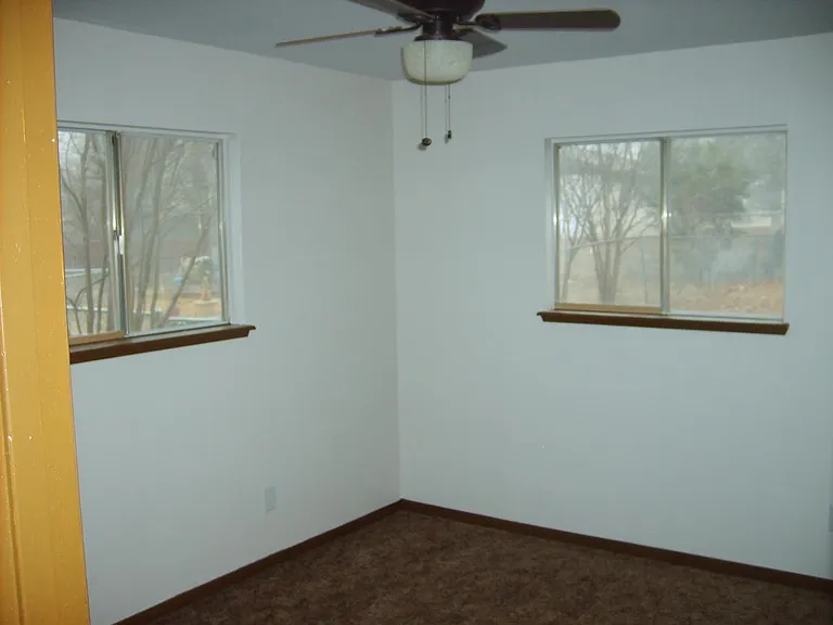 328 Miller St — Photo 6