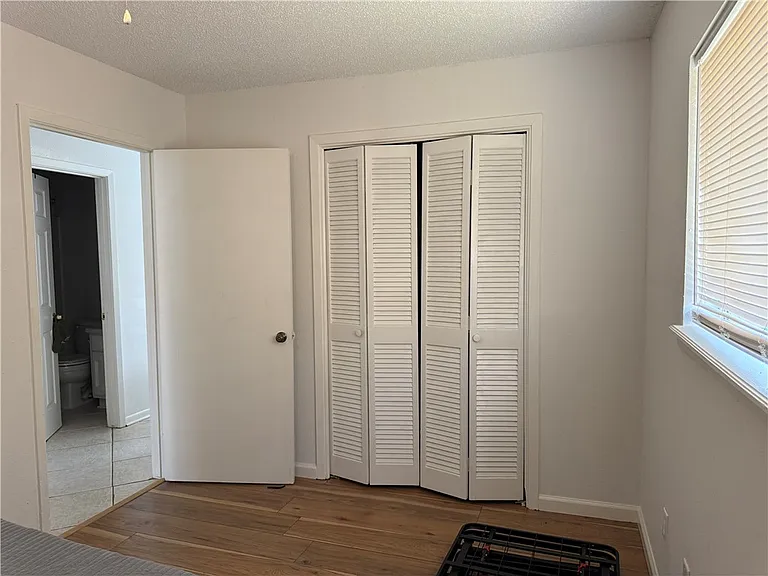 1533 Hillside Dr — Photo 16