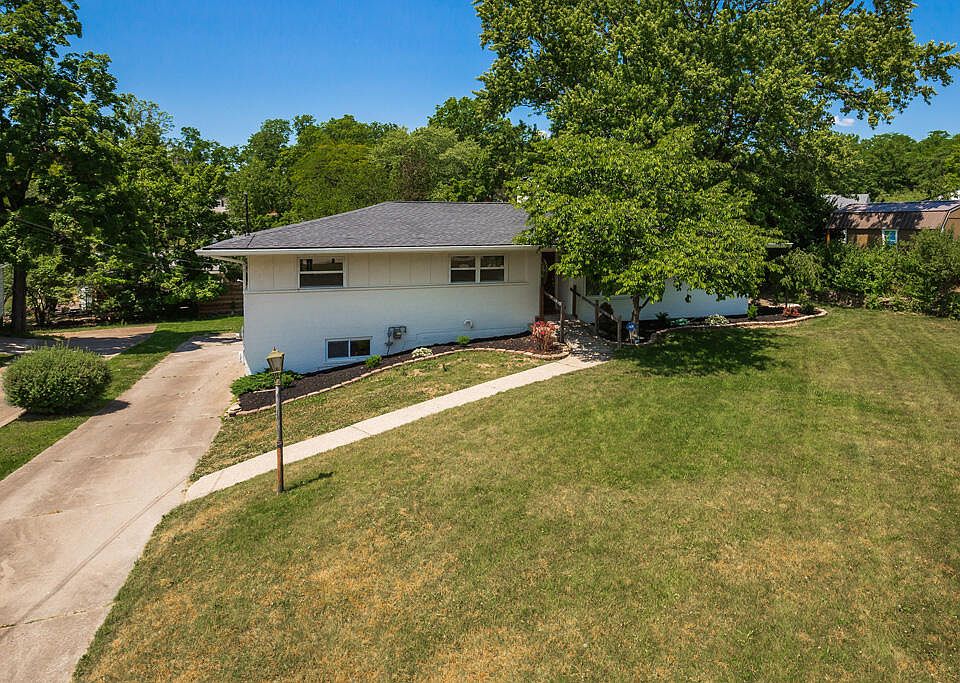 1st image of 3033 Brookwood Cir
