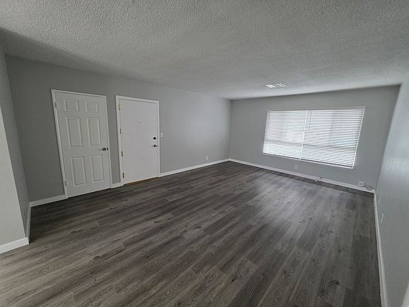 4th image of 620 S Myrtle Ave #7