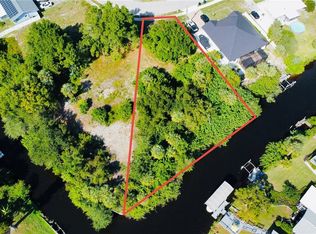 935 Iris Dr, North Fort Myers, FL 33903