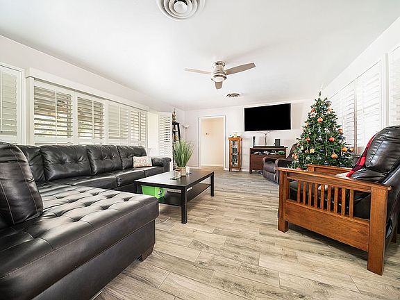 5th image of 828 Orange Ave