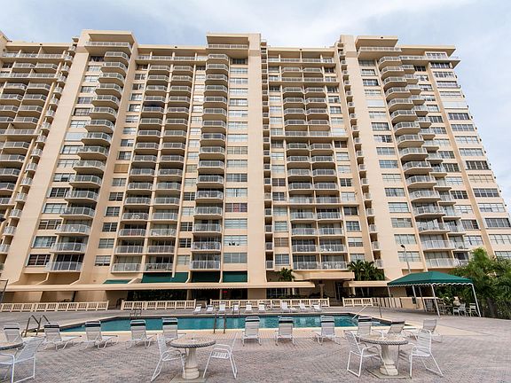 3rd image of 18081 Biscayne Boulevard #904