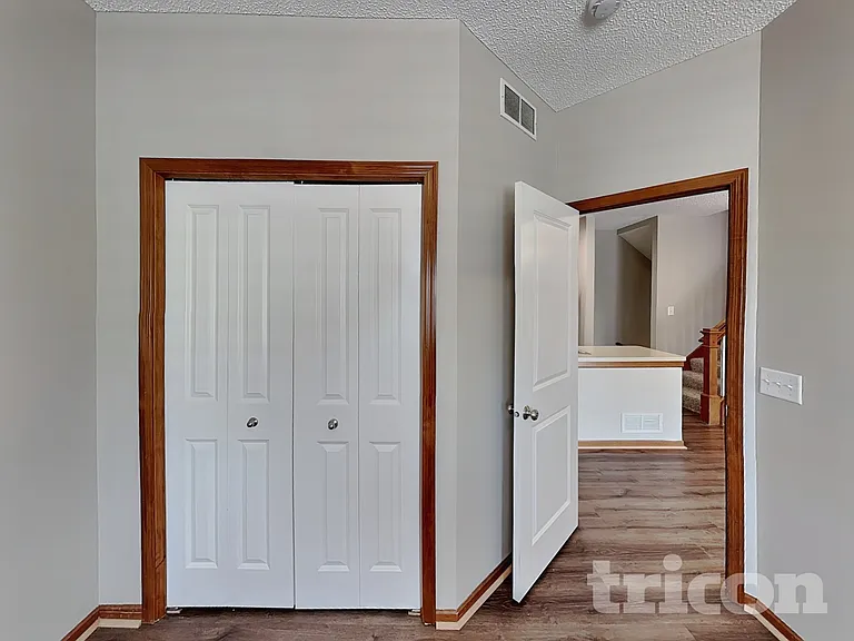 7712 Lachman Ave NE — Photo 4