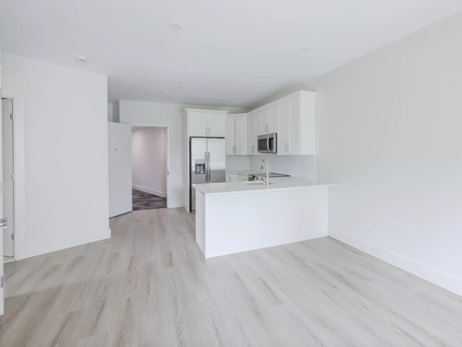 2 bed, 776 sqft, $2,100 — Photo 2