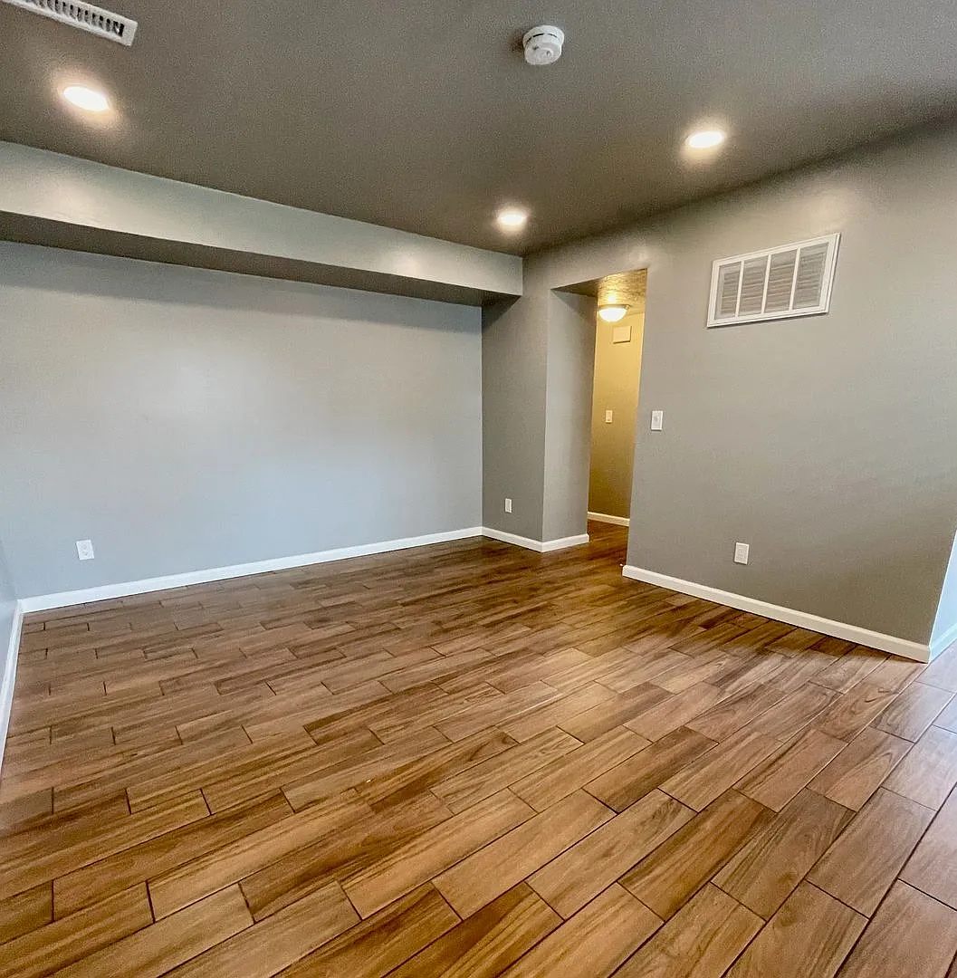 301 W Center St — Photo 4