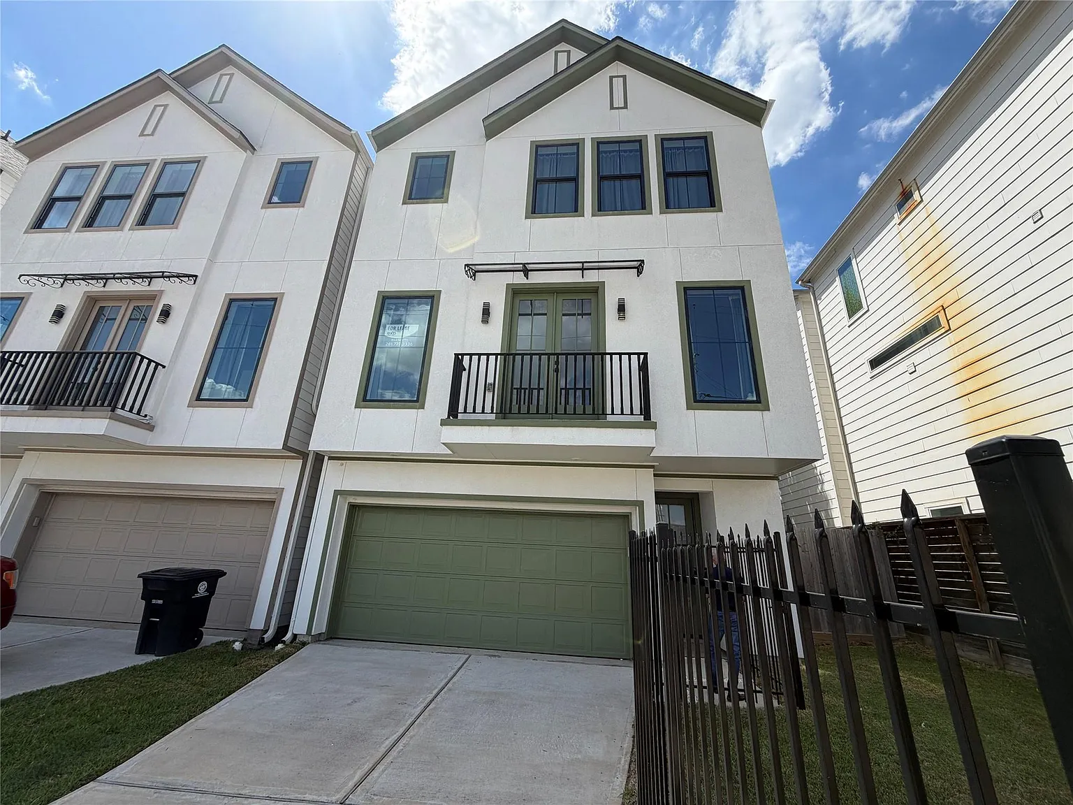 3 bed, 3.5 bath, 2289 sqft, $3,100 — Photo 3