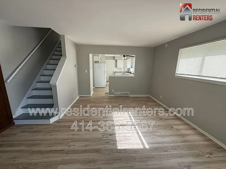 5824 N 117th St #RIGHT SIDE — Photo 7