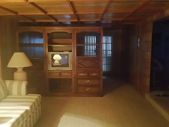 2nd image of 3061 Locust Blvd
