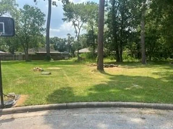715 Sailfin Ct, Crosby, TX 77532