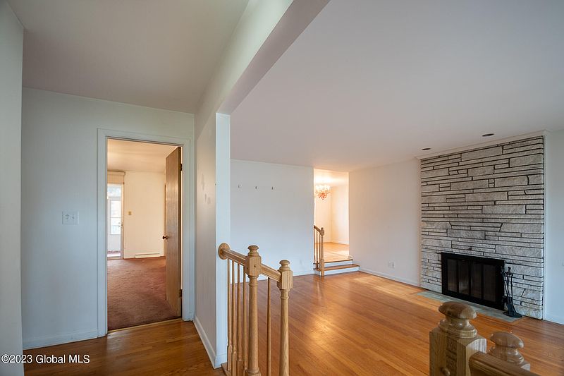 4th image of 66 Paxwood Road