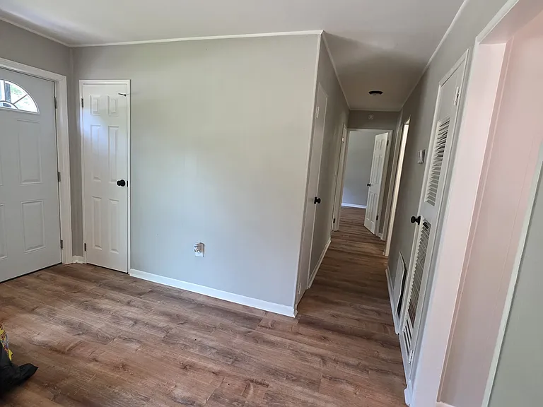 2641 Village Green Ln — Photo 5