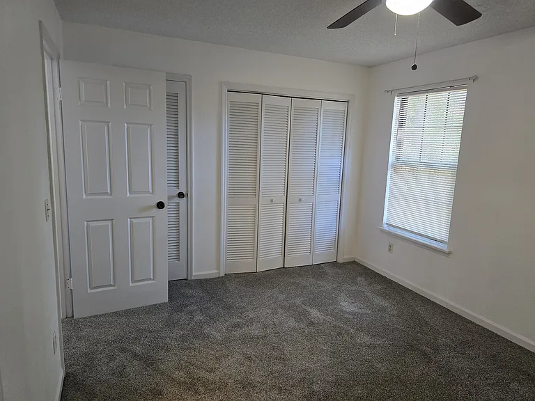 2218 Timberwood Cir N — Photo 22