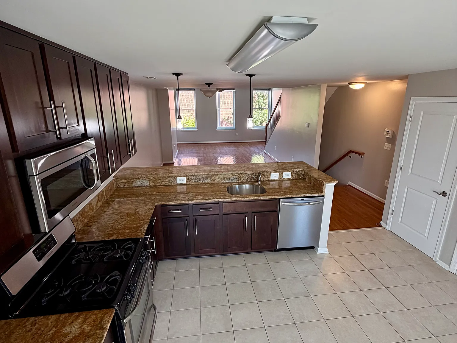 2 bed, 1642 sqft, $2,600 — Photo 3