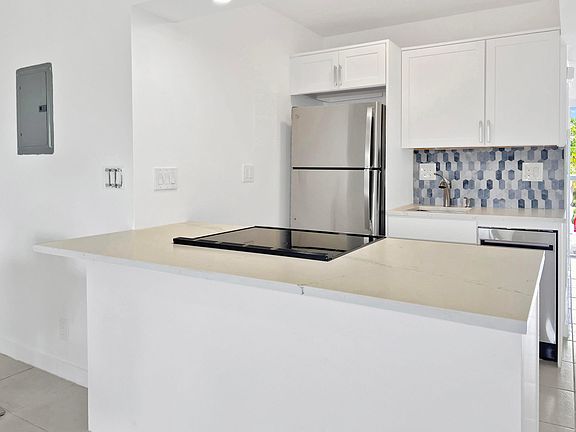 3rd image of 801 NE 18th Court #208