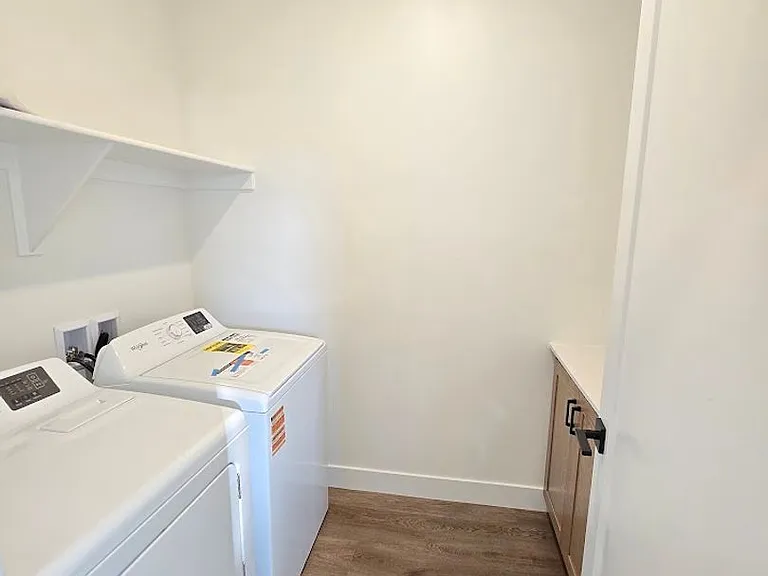 1070 W Albertine Ln — Photo 15