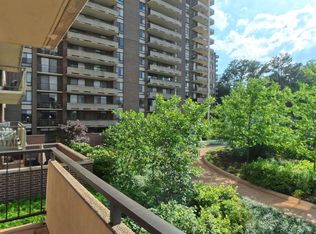 1800 Old Meadow Rd APT 204, Mc Lean, VA 22102