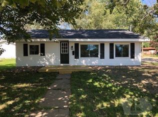 215 E Short St, Centerville, IA 52544