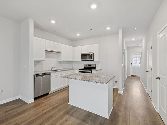 4th image of 115 Grayson Cir
