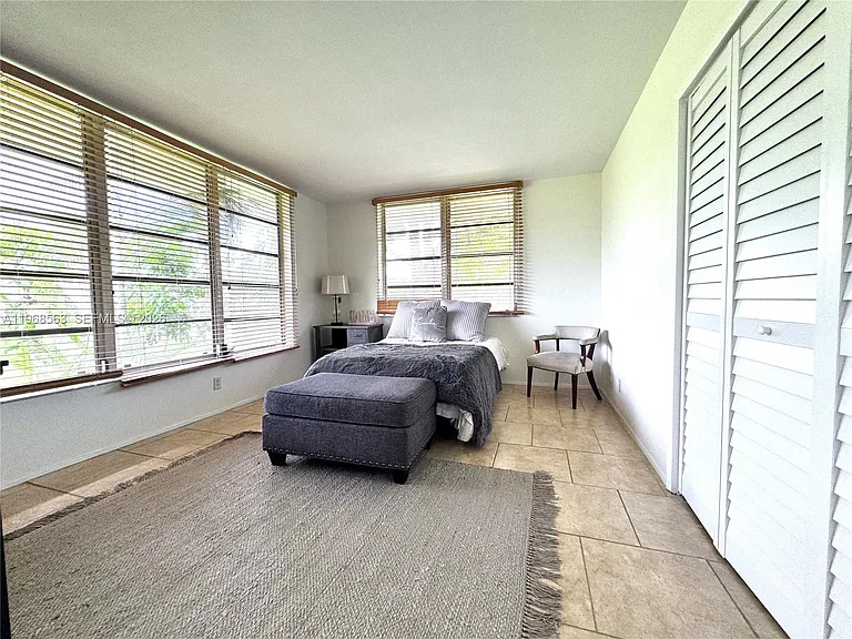 901 W Cypress Ln #201 — Photo 19