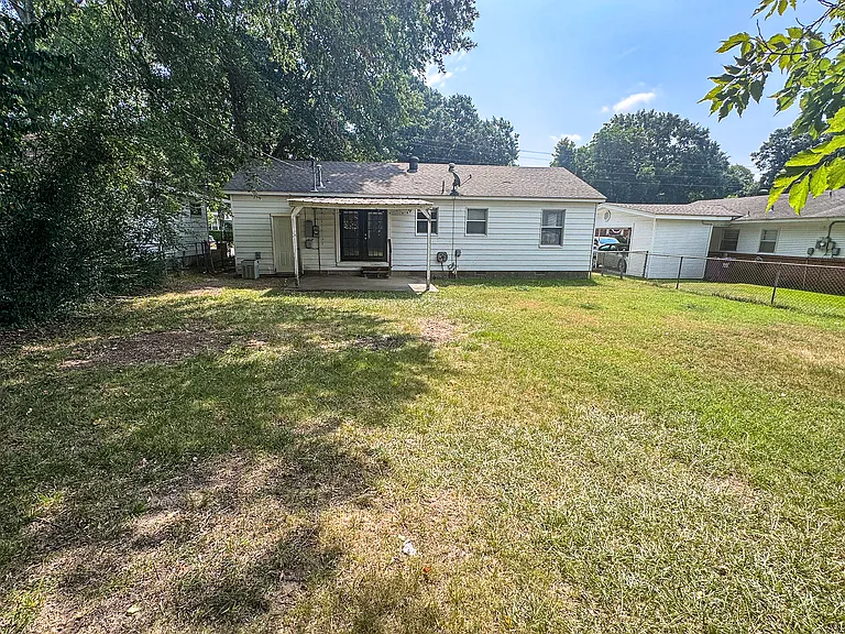 408 Troutt — Photo 14