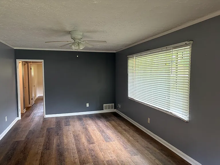 2538 Lancaster Dr — Photo 10