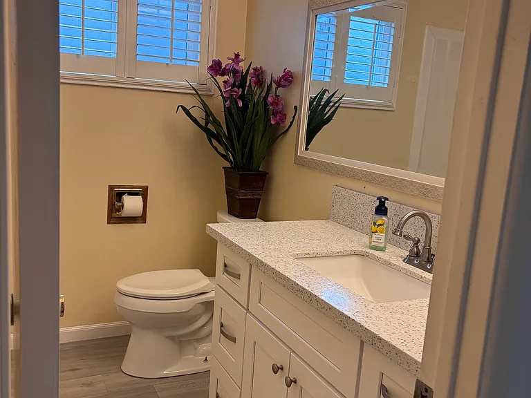 15429 Bloomfield Ave — Photo 10