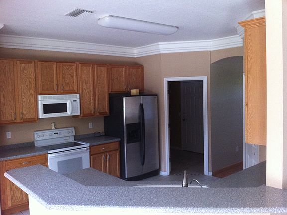 3rd image of 7529 Dellbrook Ave