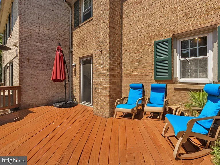 8247 Clifton Farm Ct — Photo 18