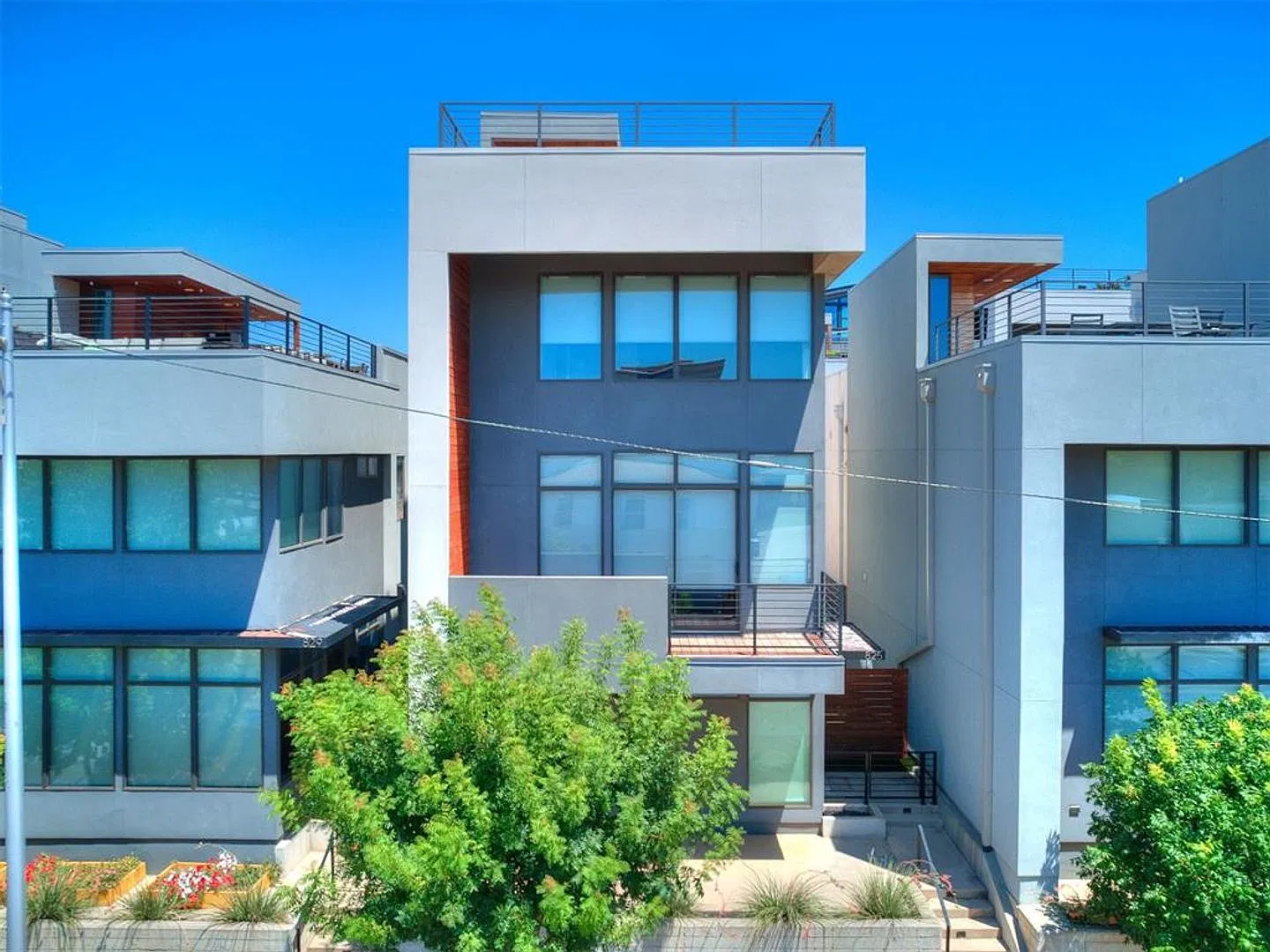 *Special*Luxury Modern Contemporary 3 Bedroom 3.5 Bathroom Home In "Sosa" District/ Downtown Okc — Photo 3